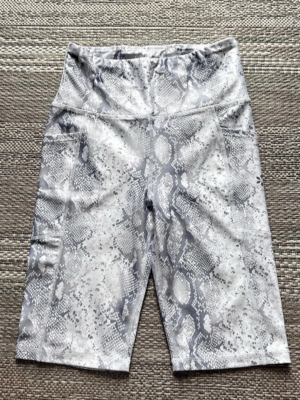 Nine West Active Snake Print shorts Size Small Like New